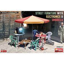 1/35 Street Furniture with Electronics & Umbrella