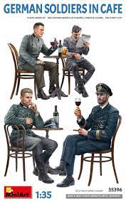 1/35 German Soldiers in Cafe